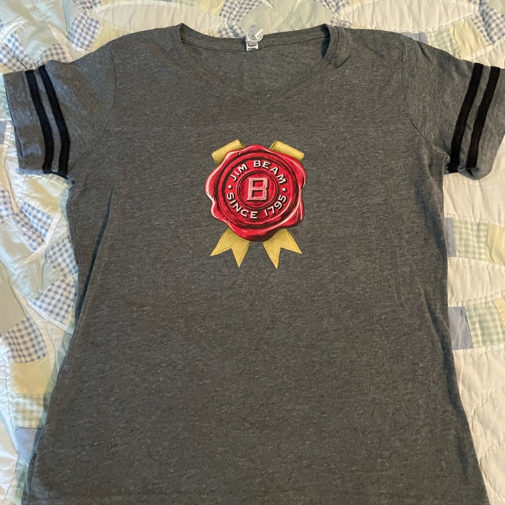 Jim Beam women’s graphic tee size medium - Picture 3 of 5